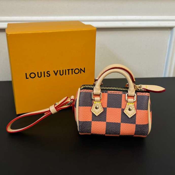 Picture of LV Keyring _SKULVkeyringlyh3412039